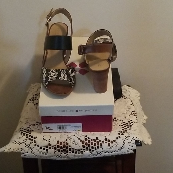 All sort of foot wear/ shoes - Picture 14 of 16